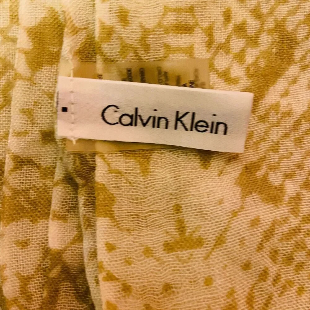 #4814 Calvin Klein Vintage Large taupe scarf 72x28